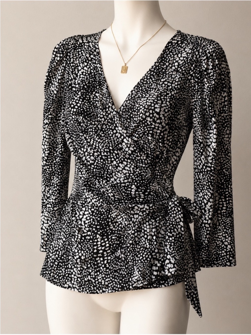 Jacqueline Smith Plus Size XXL Black White Faux Wrap Peplum Blouse